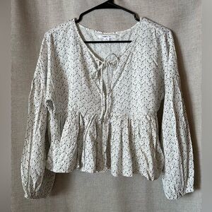 O’Neill•lantern-sleeve tie-neck ruffle-hem boho blouse•medium•100% Rayon•ivory